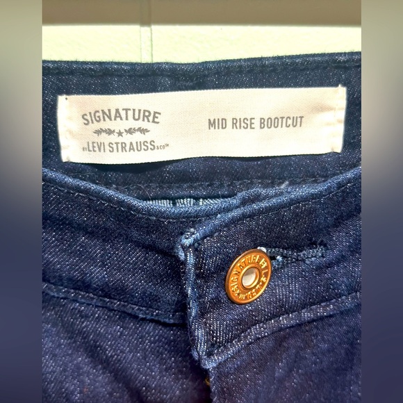 Signature Levi Strauss Mid rise Boot Cut Waist 31 Length 30 Women’s - Picture 3 of 8